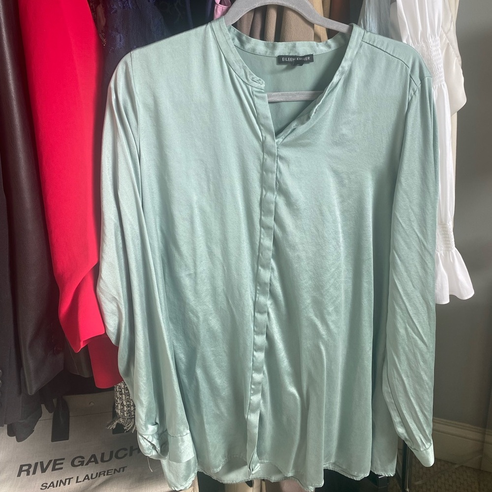 Perfect condition Eileen Fisher blouse.
